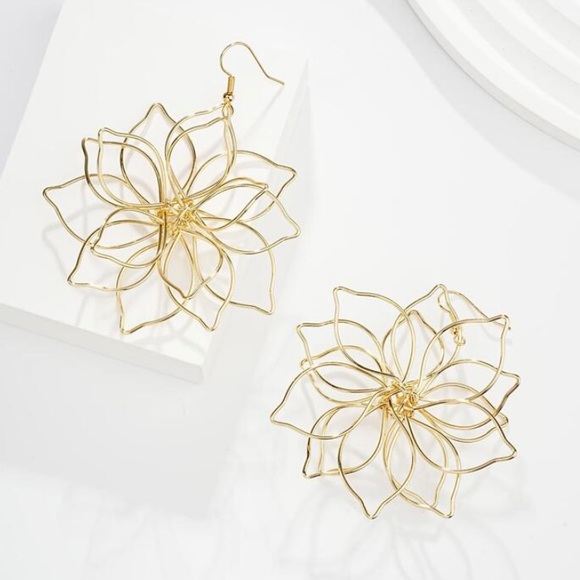 3/$20 1pair Bohemian Style Creative Flower Pendant
Earrings NEW - Picture 2 of 6